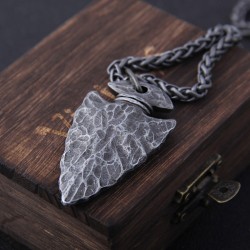 Collier Viking pointe de flêche aspect taillées dans la pierre en acier inoxydable