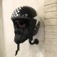 Support mural tête de mort pour casque, chapeau ou casquette - modèle 1 in situ